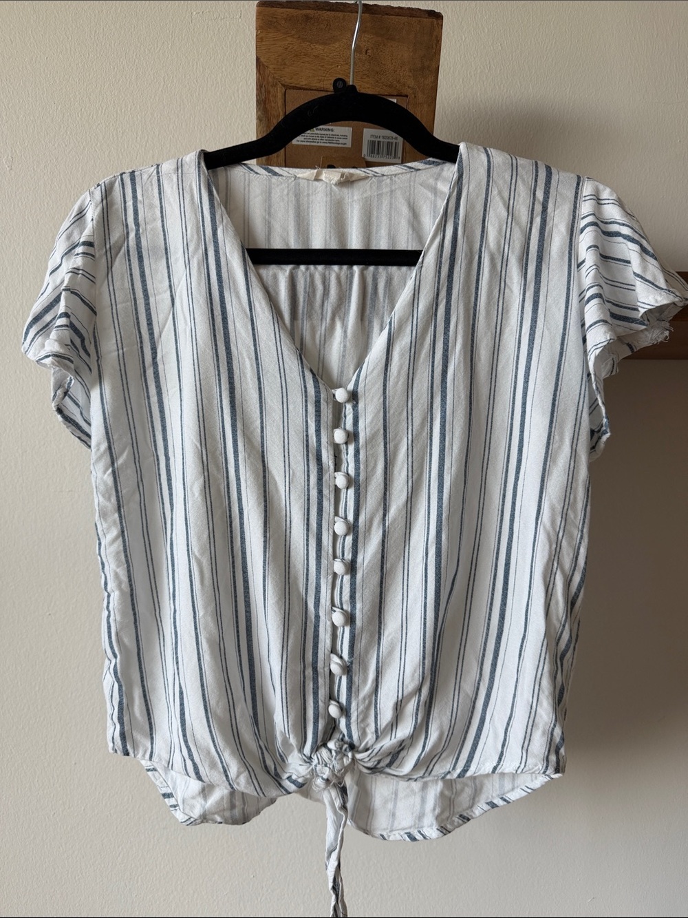 Women’s White and Blue Striped Button-Front Tie-Hem Blouse